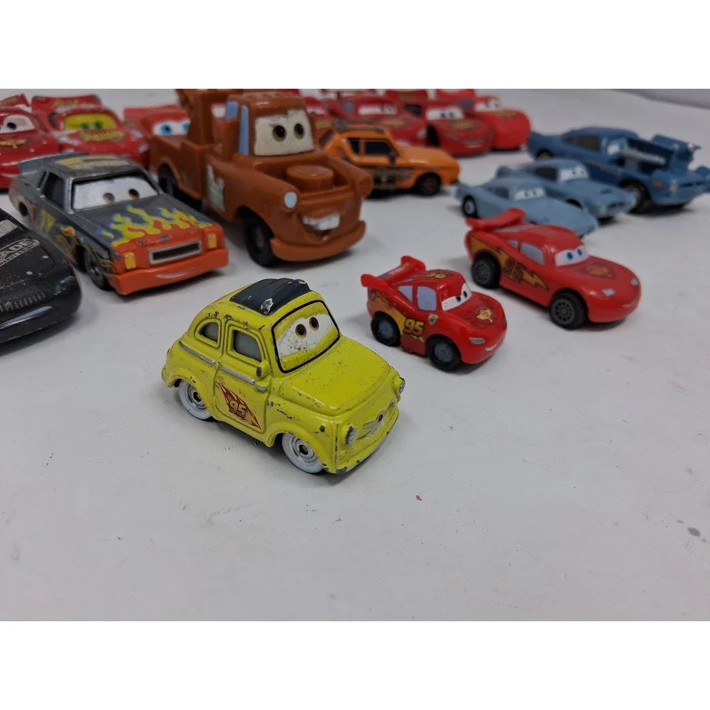Disney Pixar Cars Diecast Lot Lightning McQueen Mater Luigi Fin McMissile 18pc O